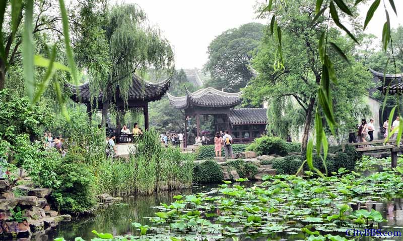 苏州：古城区保护比较好的地方，房价相比沪杭也比较有优势。