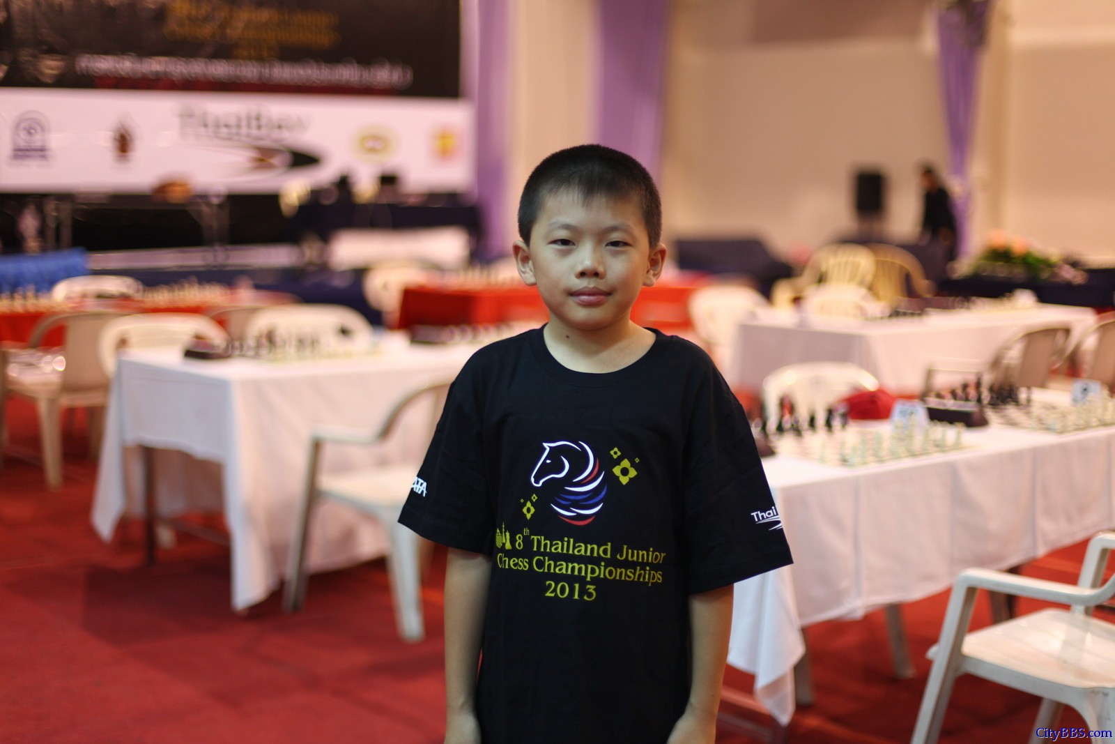 2013年10月16日至20日,第八届泰国少年国际象棋比赛在清迈市举行,有包括来自曼谷等府的众多少年国际象棋高 ... 2013年10月16日至20日,第八届泰国少年国际象棋比赛在清迈市举行,有包括来自曼谷等府的众多少年国际象棋高 ...