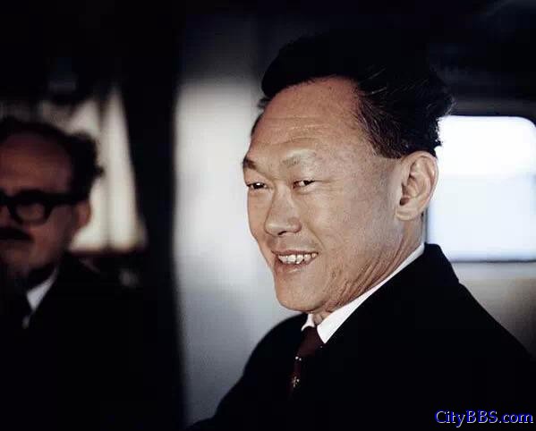 李光耀:汉语绝对不可能成为新加坡的通用语言 李光耀:汉语绝对不可能成为新加坡的通用语言