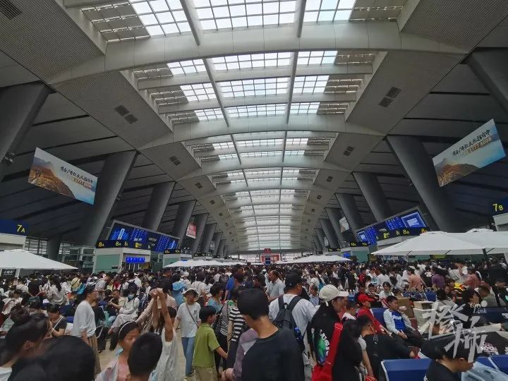 北京火车南站人流 北京火车南站人流
