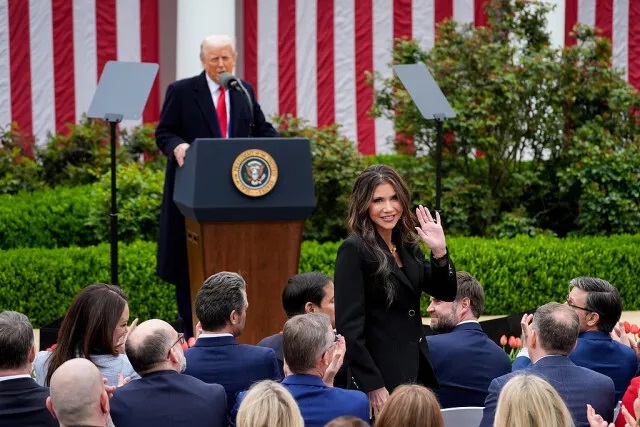 美国国土安全部长克里斯蒂·诺姆正式宣布,撤销哈佛大学参与“学生与交流访问者项目”(SEVP)的资格 ... 美国国土安全部长克里斯蒂·诺姆正式宣布,撤销哈佛大学参与“学生与交流访问者项目”(SEVP)的资格 ...